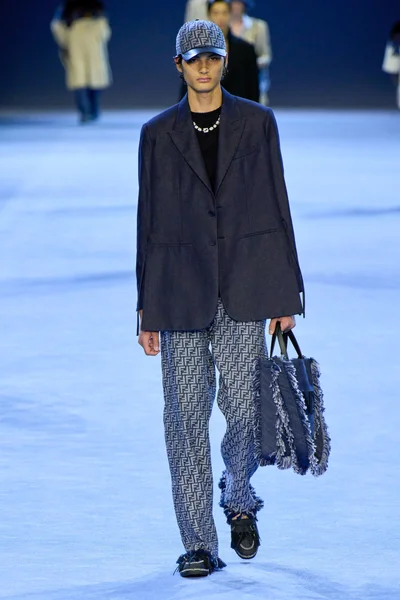 Look 24